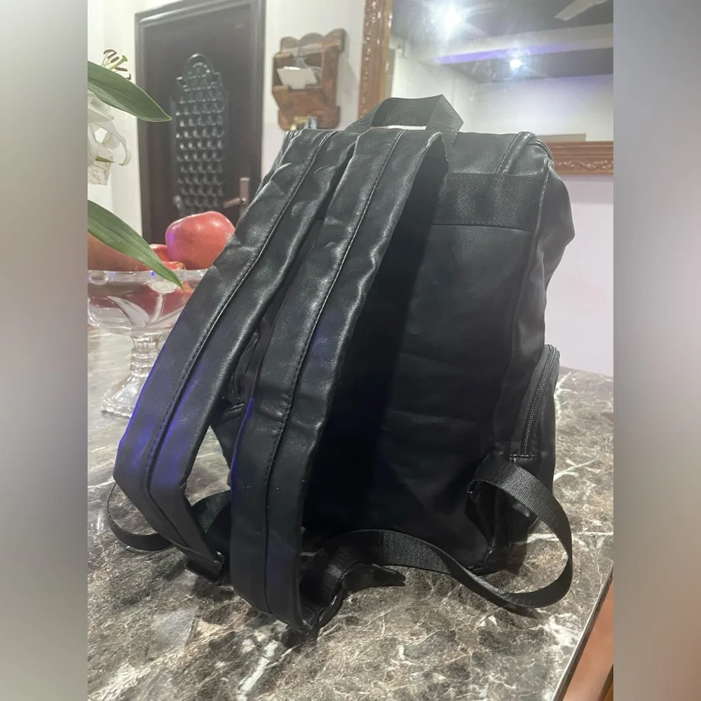 Bugatti bag pack black leather . Used. Condition 9:10 - Picture 3 of 13